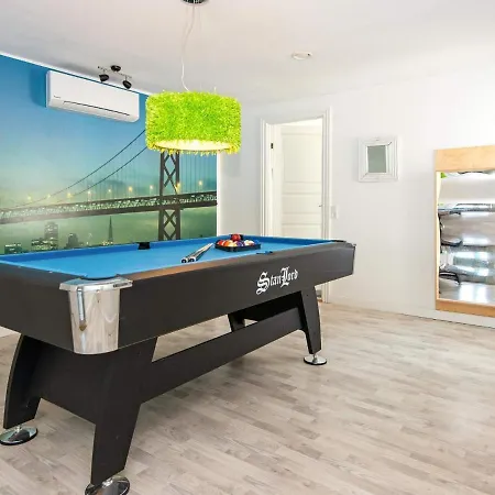 17 Person In Harboore-by Traum *